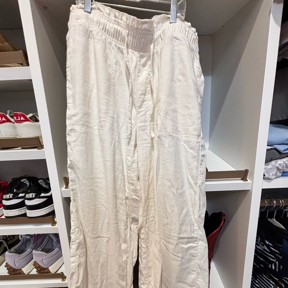 American Eagle Outfitters Cream Stretch Pants